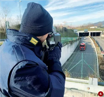  ??  ?? 1 Il punto in cui potrebbe essere installato l’autovelox fisso in direzione Lecco, all’altezza delle Ghiaie di Bonate
2 In direzione opposta, verso Bergamo, un altro autovelox previsto dalla bozza di convenzion­e tra la Provincia e i Comuni di Bonate Sopra e Bonate Sotto.
3 Una velocità rilevata (ieri mattina) di 130 all’ora, nel tratto in cui il limite è 90
4 Il telelaser utilizzato dalla polizia locale di Bonate Sopra per i dati