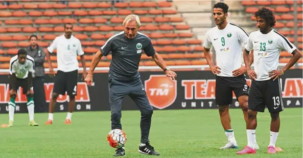  ??  ?? Experience­d: Bert van Marwijk (centre) was appointed head coach of the Dutch national team after the country’s quarter-final exit at Euro 2008.