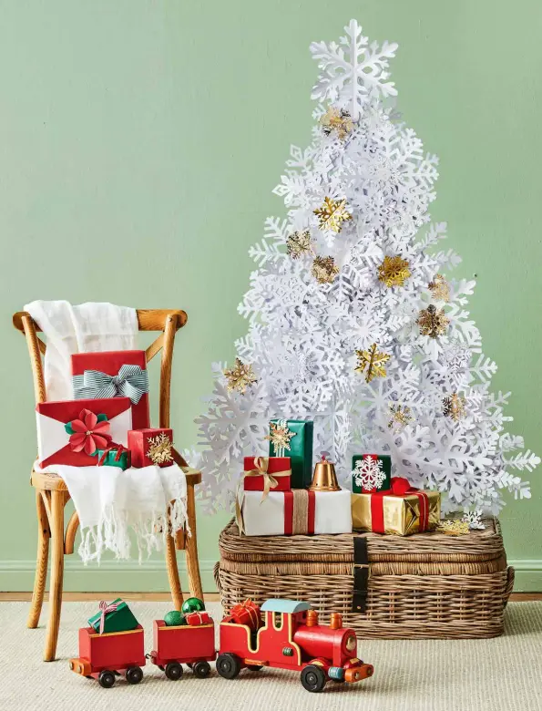 10 SNOWFLAKE TREE! - PressReader