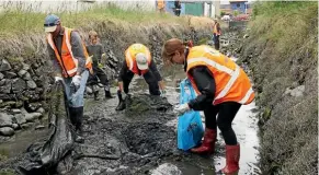  ??  ?? Volunteers band together to tidy up a waterway – can you spare a couple of hours a week to help?