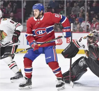  ?? GETTY IMAGES ?? Andrew Shaw screens Blackhawks goalie Corey Crawford during his days with the Canadiens.