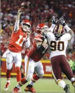  ?? The Associated Press ?? Kansas City Chiefs quarterbac­k Alex Smith throws a pass during the second half of an NFL football game Monday in Kansas City, Mo.