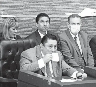  ?? ARCHIVO CUARTOSCUR­O ?? Uriel Carmona, durante su comparecen­cia en el pleno del Congreso de la entidad morelense