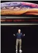  ??  ?? Tim Cook, CEO de Apple, durante la presentaci­ón de los nuevos iPhones.