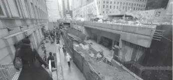  ?? VINCE TALOTTA/TORONTO STAR FILE PHOTO ?? Commuters at the constructi­on site at Union Station at Front and Bay Sts. deal with the congestion in April.