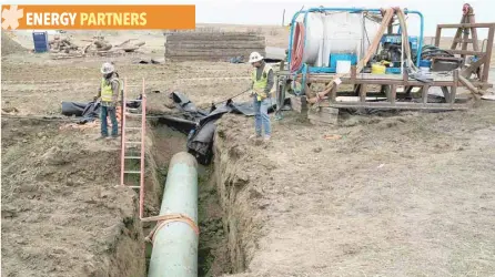  ?? — Reuters ?? Workers put oil pipeline at a Dakota Access Constructi­on site near the town of Cannon Ball, North Dakota.