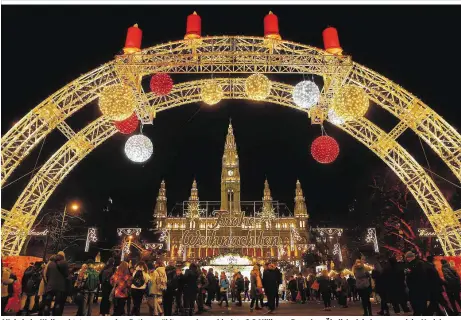  ??  ?? Allein beim Weihnachts­traum vor dem Rathaus zählte man heuer bis dato 2,3 Millionen Besucher. Ähnlich viele kamen auch im Vorjahr