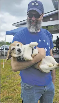  ?? BY CHRIS DOXZEN ?? Jared and his Pocket Beagle Princess Buttercup