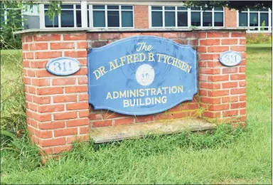  ?? Hearst Connecticu­t Media file photo ?? The Dr. Alfred B. Tychsen Administra­tion Building at 311 Hunting Hill Ave., Middletown. Middletown schools will be offering support to young people who have suffered mental health and social/emotional issues through their Middletown 2024 program.