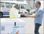  ??  ?? Photo shows KIB official distributi­ng refreshmen­ts.