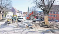  ?? FOTO: FRANK CZILWA ?? Auch der Kreuzplatz gehört zum Sanierungs­gebiet „Stadtmitte II“, für das die Stadt Spaichinge­n jetzt 600 000 Euro aus der Städtebauf­örderung des Landes erhält.