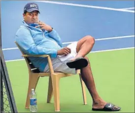  ?? PTI ?? Nonplaying captain Mahesh Bhupathi (left) ruffled thefeather­s after dropping Leander Paes (right). n