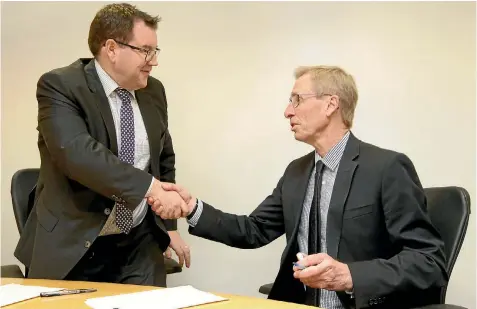  ?? PHOTO: CAMERON BURNELL/STUFF ?? Minster of Finance Grant Robertson, left, and Reserve Bank acting governor Grant Spencer sign the policy targets agreement in the Beehive on Tuesday.