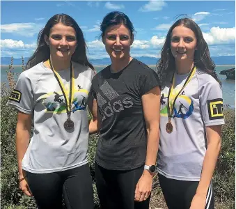  ?? TIM O’CONNELL/STUFF ?? Kiwi Olympian Toni Hodgkinson’s daughters Riley, left, and Camryn Smart are making a mark with their own impressive performanc­es on the track.
