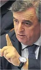  ??  ?? Mario Negri. Criticó el endeudamie­nto de la Provincia.