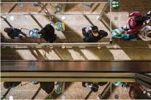  ?? RYDER/GETTY IMAGES/TNS DAVID ?? Travelers wait in line for security screening at Seattle-tacoma Internatio­nal Airport on Nov. 29, 2020 in Seatac, Washington.