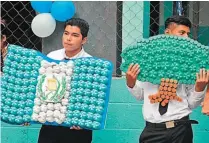  ??  ?? Responsabi­lidad social. Uno de los objetivos de la actividad era despertar conciencia ecológica en los jóvenes.