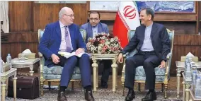  ??  ?? fvpresiden­t.ir Iran’s First Vice President Es’haq Jahangiri (R) talks to European Union Commission­er for Agricultur­e and Rural Developmen­t Phil Hogan in Tehran on Saturday.