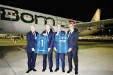  ?? GETTY ?? Inter in volo con Ita
L’Inter ha viaggiato con un volo Ita alla volta di Roma. Qui sopra Giuseppe Marotta con Alfredo Altavilla, presidente Ita, e Alessandro Antonello, Ceo Inter con Fabio Lazzerini, Ceo di Ita