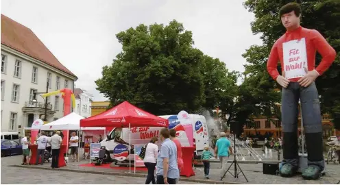  ?? Foto: DGB ?? DGB-Infostand am Rostocker Universitä­tsplatz