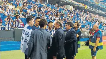  ??  ?? Pericos pioneros en México Tras conocer de primera mano la realidad de un Espanyol que, desde miles de kilómetros, vive como propia, Fernando se ha convertido en el fundador de la primera peña perica en México