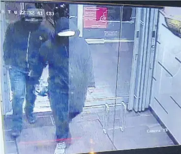  ?? THE CANADIAN PRESS / HO / PEEL REGIONAL POLICE ?? Police in Peel region are searching for these two males caught on camera leaving the scene of a restaurant explosion in suburban Toronto.