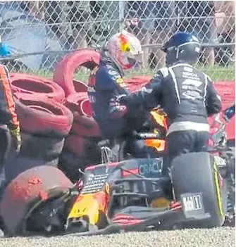  ??  ?? Verstappen quedó mucho más sano que su auto, cuyo costo de reparación preocupa