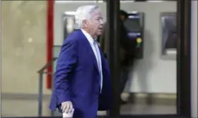  ?? RICHARD DREW — THE ASSOCIATED PRESS ?? Patriots owner Robert Kraft arrives for meeting at the league headquarte­rs in New York.