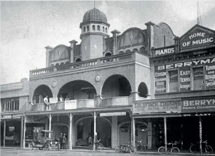  ?? PHOTO: MANAWATU HERITAGE ?? Everybody’s Theatre, Coleman Place, late 1920s.