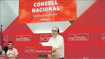  ?? TONI ALBIR / EFE ?? El líder del PSC, Miquel Iceta, durante su intervenci­ón en el consejo nacional del partido, que cumple 40 años