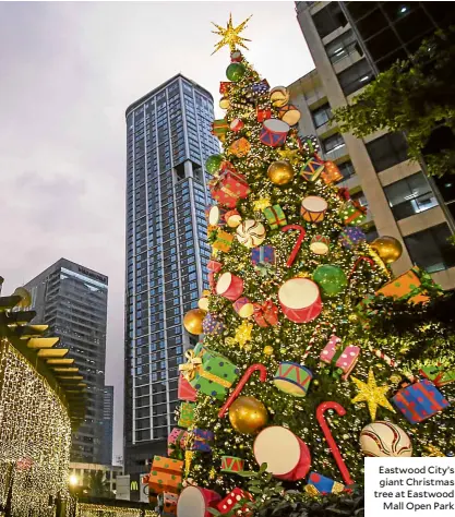  ??  ?? Eastwood City’s giant Christmas tree at Eastwood Mall Open Park