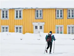  ??  ?? Cold kingdom: snow piles up outside a traditiona­l Norwegian building in Tromso