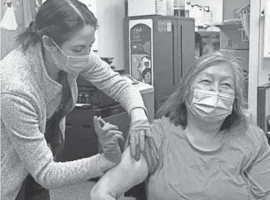  ?? PROVIDED BY CAMILLE STEIN ?? Bryar Flansburg-Gilham, a nurse in Fort Belknap, Mont., vaccinates Belva Bell, a tribal health nurse, in December.