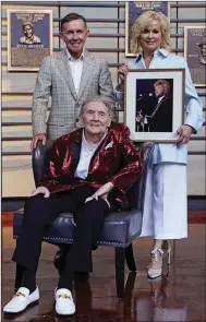  ?? ?? Country Music Hall of Fame 2022 inductee Jerry Lee Lewis (center) poses with music executive and fellow inductee Joe Galante and Lorrie Morgan, widow of country singer and inductee Keith Whitley in the Hall of Fame in May in Nashville, Tenn.