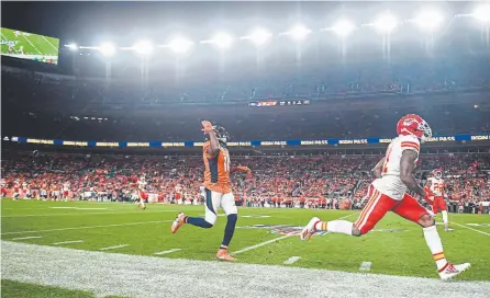  ?? AAron Ontiveroz, The Denver Post ?? Emmanuel Sanders, left, and Kansas City Chiefs defender Bashaud Breeland can’t catch up to a pass last week.