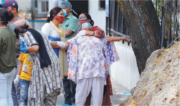  ?? Reuters ?? A woman mourns after seeing the body of her son who died due to virus in New Delhi on Wednesday.