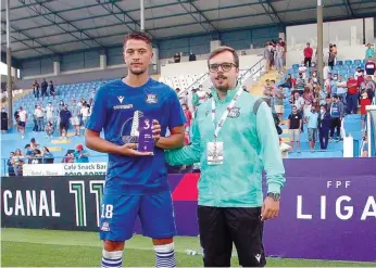  ??  ?? Pedro Miguel foi eleito “homem do jogo” Montalegre-Oliveirens­e pela FPF