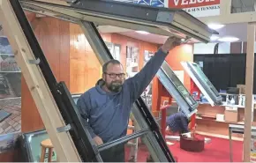  ?? PAUL GORES / MILWAUKEE JOURNAL SENTINEL ?? Dan Sturm, owner of Wisconsin Sunlight Solutions, sets up his exhibit space Thursday for the Milwaukee NARI Spring Home Improvemen­t Show, which starts Friday at State Fair Park.