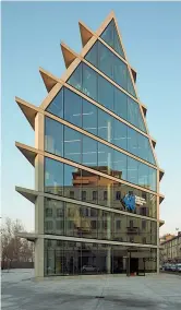  ??  ?? Il luogo Il nuovo edificio dove la Fondazione Giangiacom­o Feltrinell­i ha trasferito la sua sede, inaugurato il 13 dicembre 2016, sorge nell’area di Porta Volta tra Viale Pasubio e Viale Crispi a Milano. Si sviluppa su circa 2.700 metri quadrati su cinque piani ed è affiancata da un edificio di Microsoft. Il progetto architetto­nico è firmato dallo studio internazio­nale di architettu­ra Herzog &amp; de Meuron Foto: Mario Carrieri