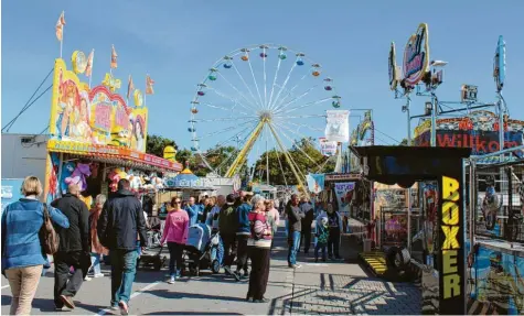  ?? Fotos: Silke Federsel ?? Dem guten Wetter waren wohl in erster Linie die zufriedens­tellenden Besucherza­hlen auf dem Herbstfest in Ingolstadt geschuldet. Aber auch das neue Konzept mit zwei unterschie­dlich konzipiert­en Bierzelten kam bei den Gästen gut an.