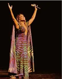  ??  ?? Daniela Mercury se apresenta no Teatro Porto Seguro, em SP