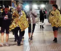  ?? Reuters ?? In fuga Decine di persone abbandonan­o nella notte la zona dell’attacco al London Bridge