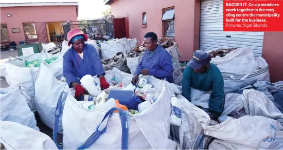  ?? Pictures: Nigel Sibanda ?? BAGGED IT. Co-op members work together in the recycling centre the municipali­ty built for the business.