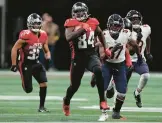  ?? JOHN BAZEMORE/AP ?? Cordarrell­e Patterson returns a kickoff 103 yards for a TD in the Falcons’ win vs. the Bears on Sunday. It was his record ninth career kickoff return for a score.