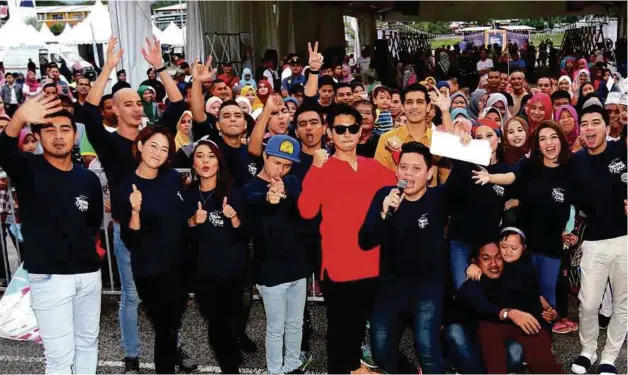  ??  ?? HAMPIR 5,000 pengunjung serbu Bazar Terima
Kasih 2018.