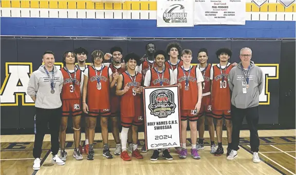  ?? DAVE LENNIE ?? The Holy Names Knights senior boys basketball team won bronze at the Ontario Federation of School Athletic Associatio­ns championsh­ip in Hamilton.