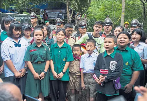  ?? YE AUNG THU/AFP/GETTY IMAGES ?? Schoolchil­dren sing during rescue operations for 12 boys and their coach trapped in the cave at Khun Nam Nang Non Forest Park on Wednesday.