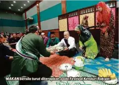  ??  ?? MAKAN bersila turut diterapkan pada Festival Kenduri Rakyat.