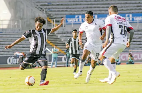  ??  ?? Arboleda anotó el gol que metió a los Toros de nuevo al partido.