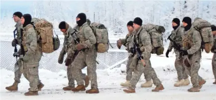  ?? DANIEL NELSON/FORT WAINWRIGHT PUBLIC AFFAIRS OFFICE ?? Soldiers at Fort Wainwright in Alaska face temperatur­es well below zero.